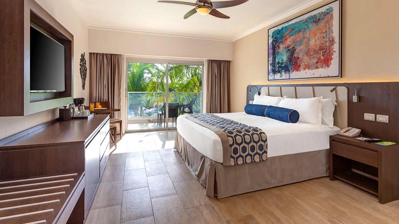 Royalton Splash Punta Cana Resort - Punta Cana - Royalton Splash All  Inclusive Resort - Diamond Club Luxury Room