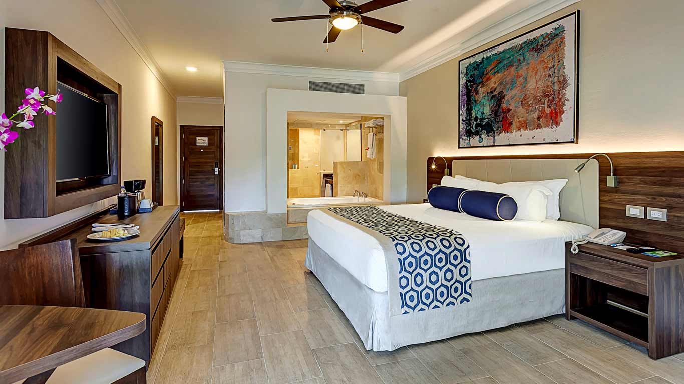 Royalton Splash Punta Cana Resort - Punta Cana - Royalton Splash All  Inclusive Resort - Diamond Club Luxury Junior Suite